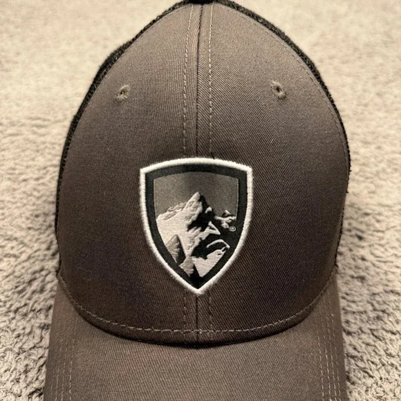 Kuhl Hat Cap Snap Back Black Gray Trucker Mesh‎ Embroidered Shield Patch Mens - Picture 3 of 9